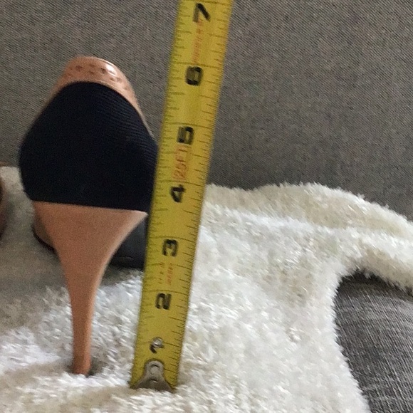 Vintage Furla tan leather/black “canvas” material heels. Size 39 (8.5 US size) - Picture 8 of 8